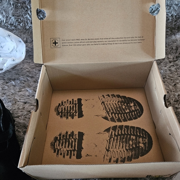 Woman's Boots Dr. Martens Vegan Devon Velvet Platform Boots - Picture 8 of 16